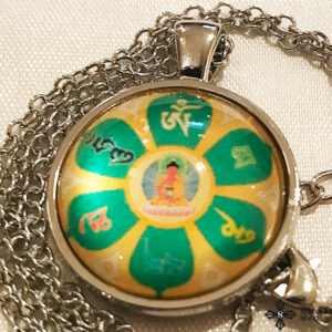 Amitabha Buddha OM Mani Padme HUM mandalával üveg függős nyaklánc