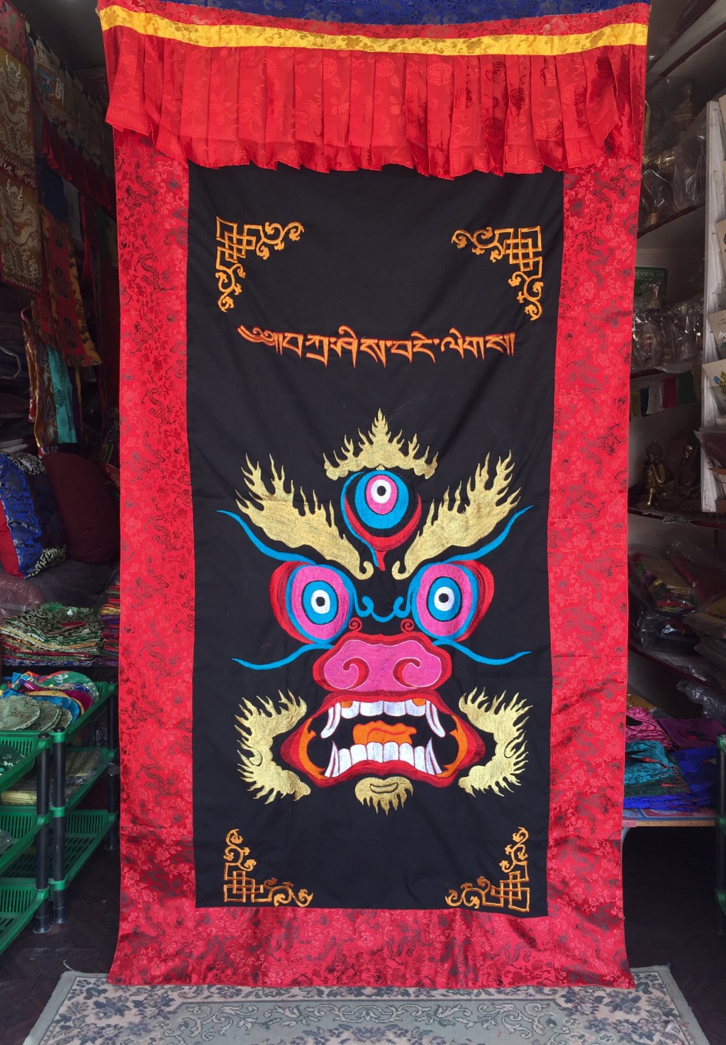 Mahakála hímzett nepáli ajtófüggöny 1