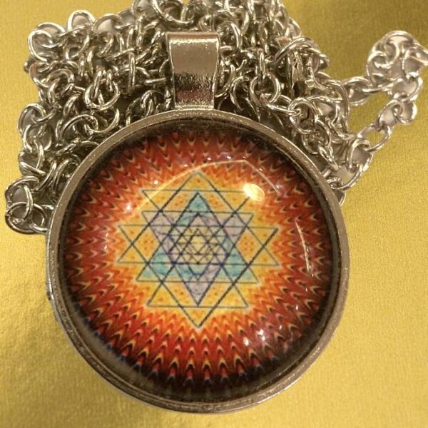 Sri Yantra üveg függős nyaklánc