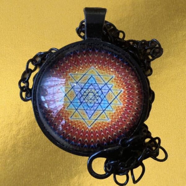 Sri Yantra üveg függős nyaklánc